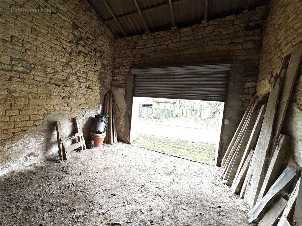 Parking à PETIT-FAILLY