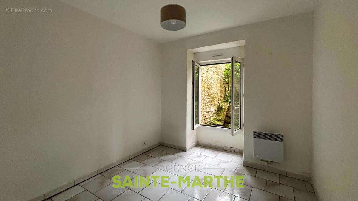 Niort centre, appartement T2 avec extérieur. - photo 2
