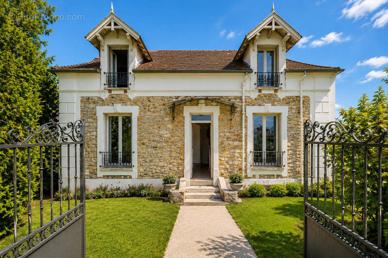 Maison à LE MEE-SUR-SEINE