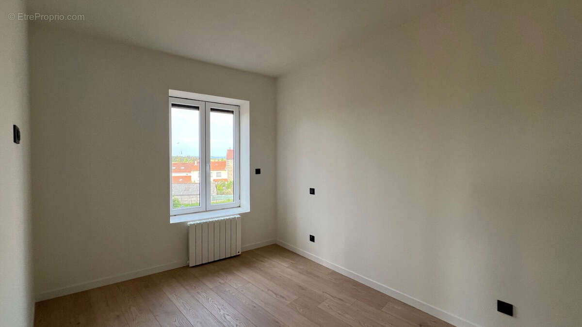 Appartement à SAINT-JUST-MALMONT