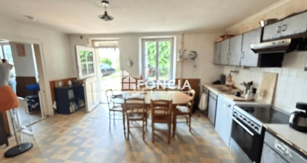 Maison à YVRE-LE-POLIN