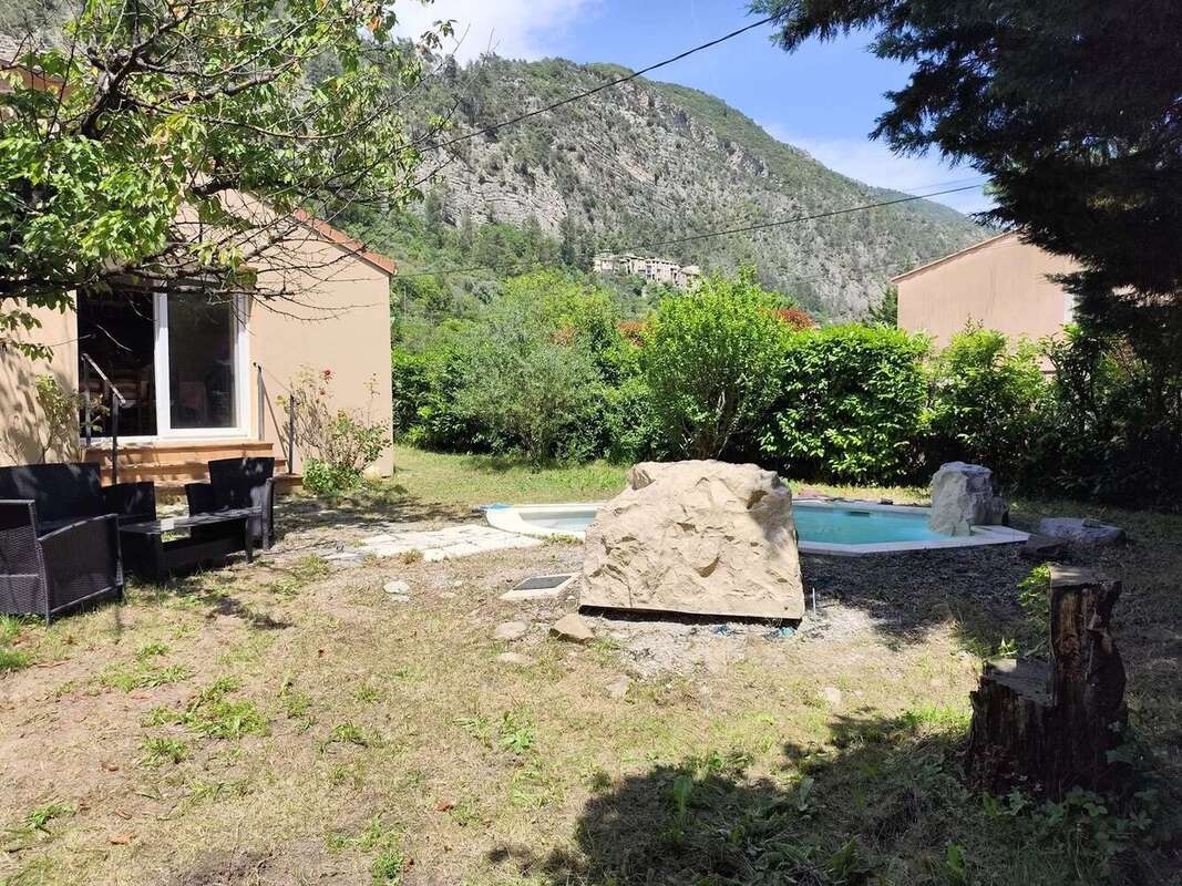 Maison à TOUET-SUR-VAR