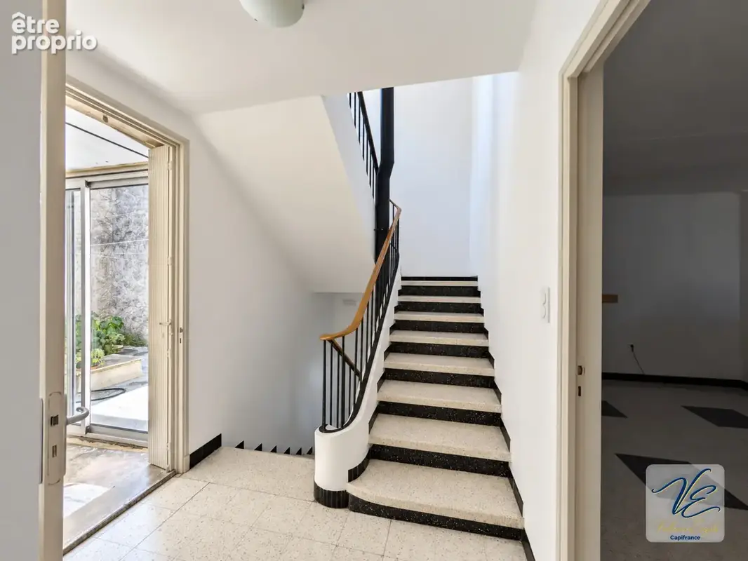 Maison rénovée à Siran – 3 chambres, terrasse, cour et grand garage de 60 m² - photo 16