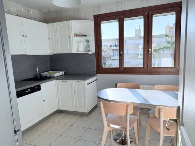Appartement à LYON-8E