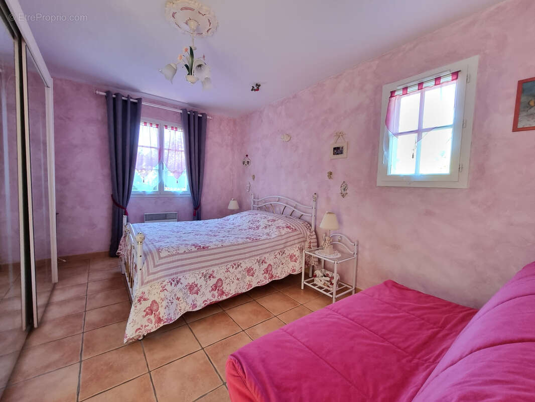 A Régusse Villa de plain-pied avec garage sur1074m2 - photo 8