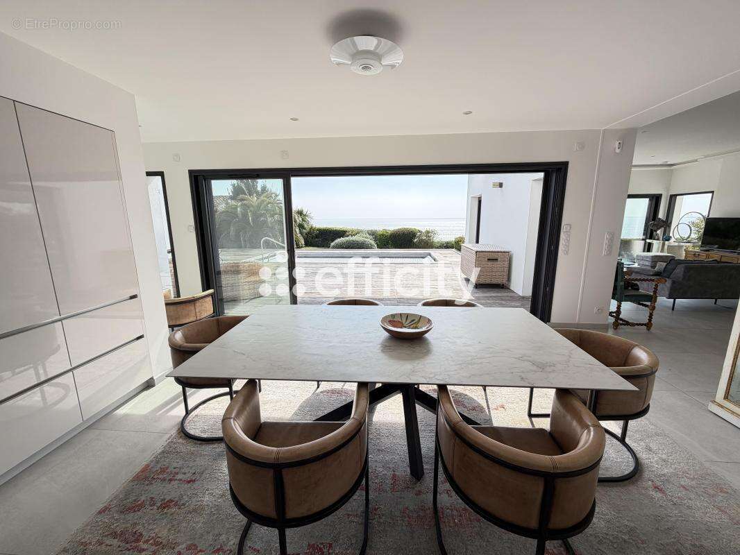 Maison 202 m² à Meschers-Sur-Gironde  - photo 11