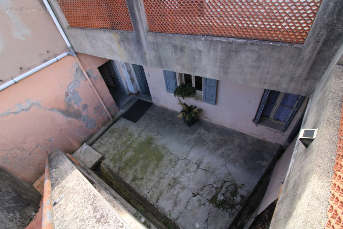 Maison à MEYRANNES