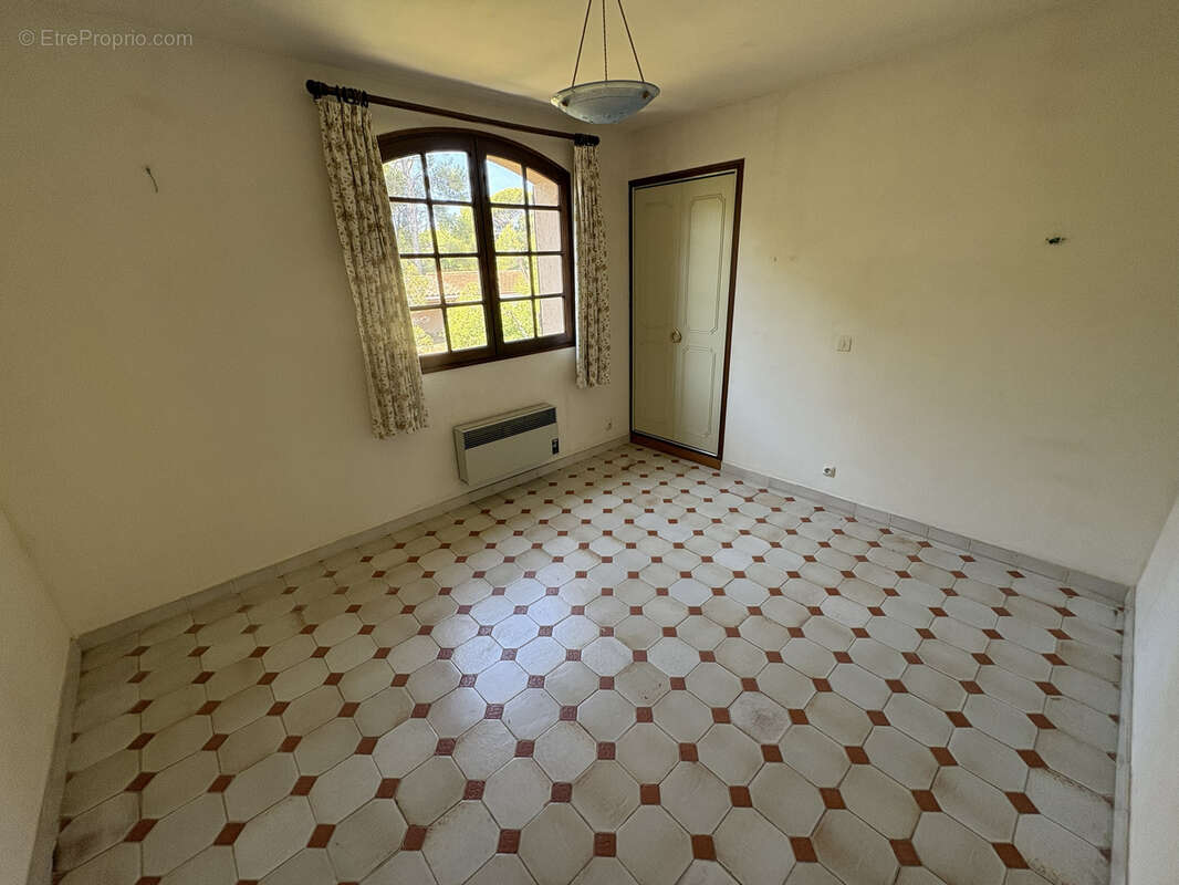 Maison 6 pièces, 4 chambres, Vue dégagée - Toulon Ouest Les Arènes - photo 9