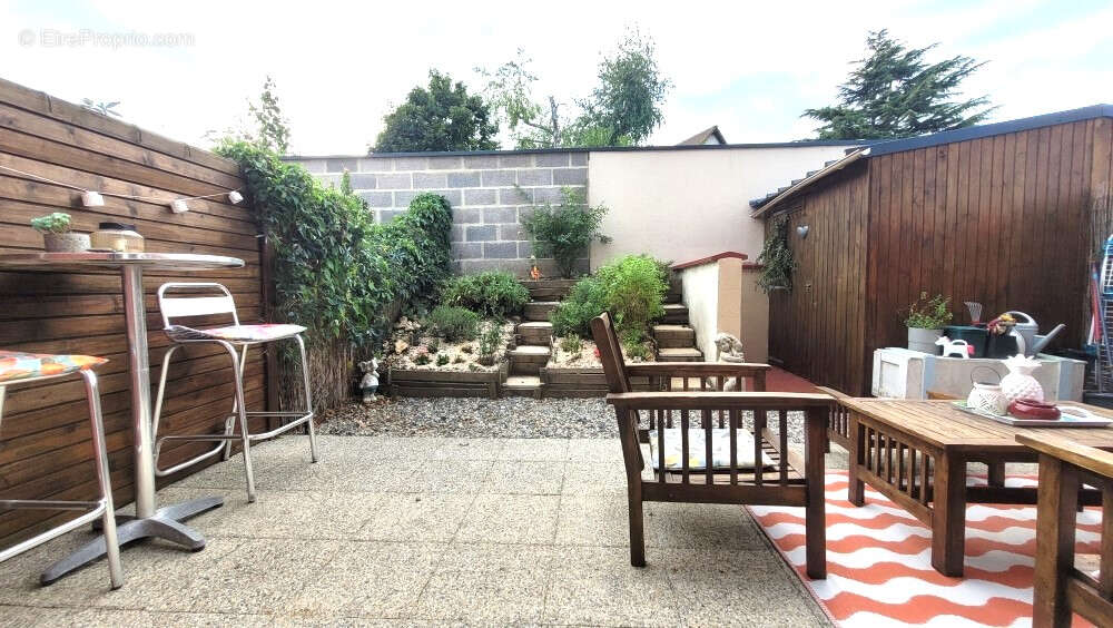 IFS PLAINE : maison de 2015 proche des transports en commun, 3 chambres, avec jardin - photo 3