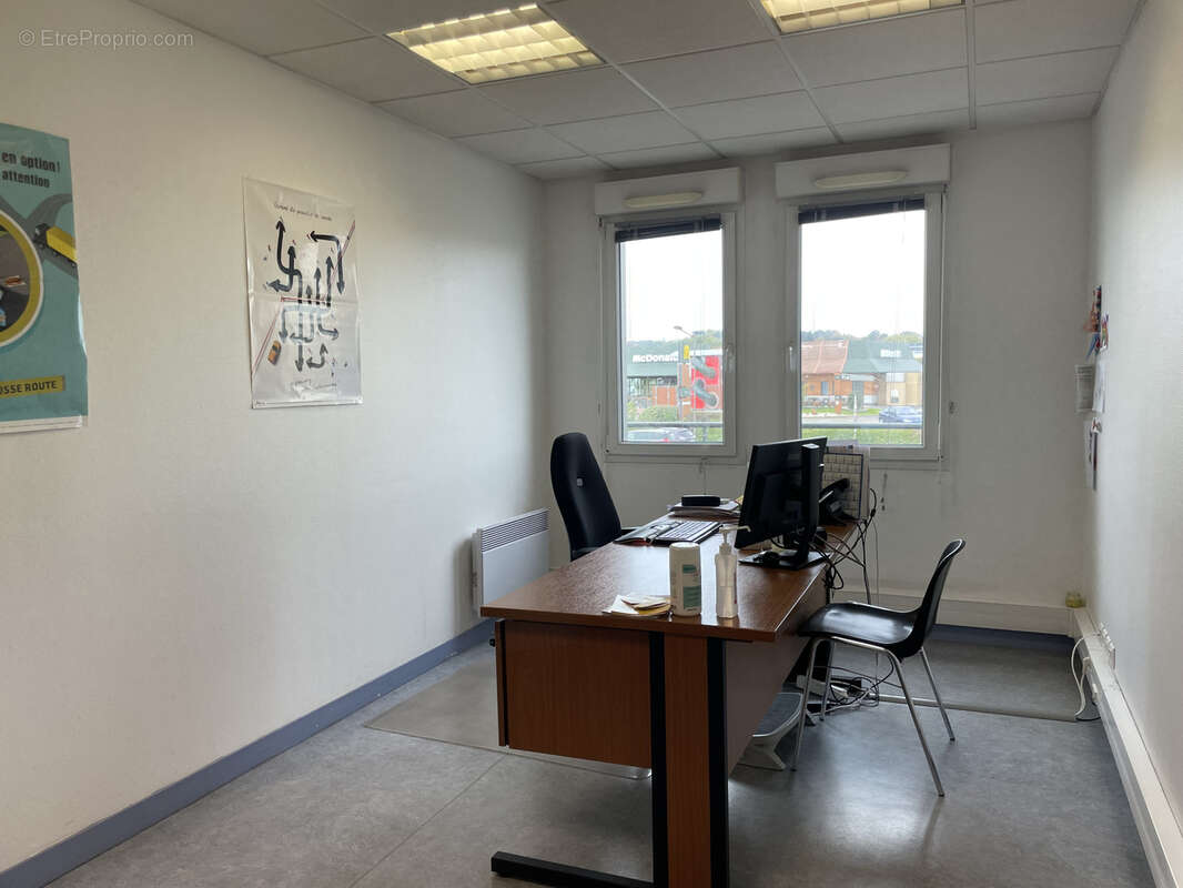 Commerce à LA CHAPELLE-SAINT-AUBIN