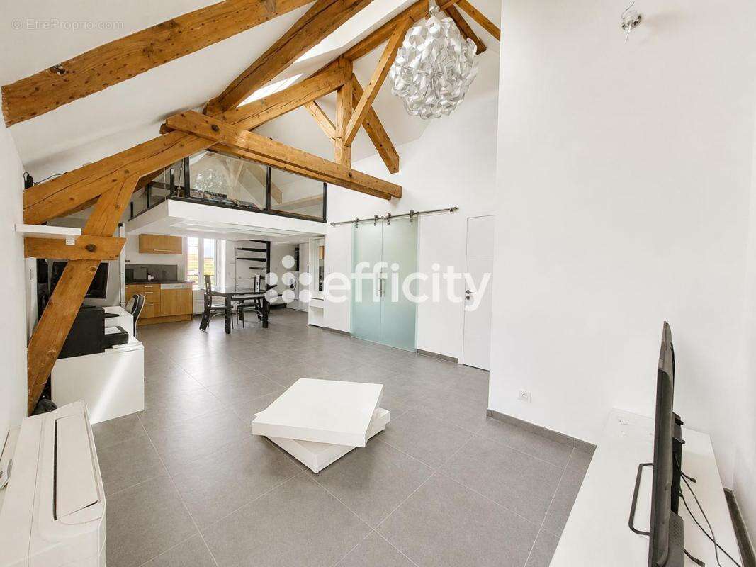 Appartement à CHARBONNIERES-LES-BAINS