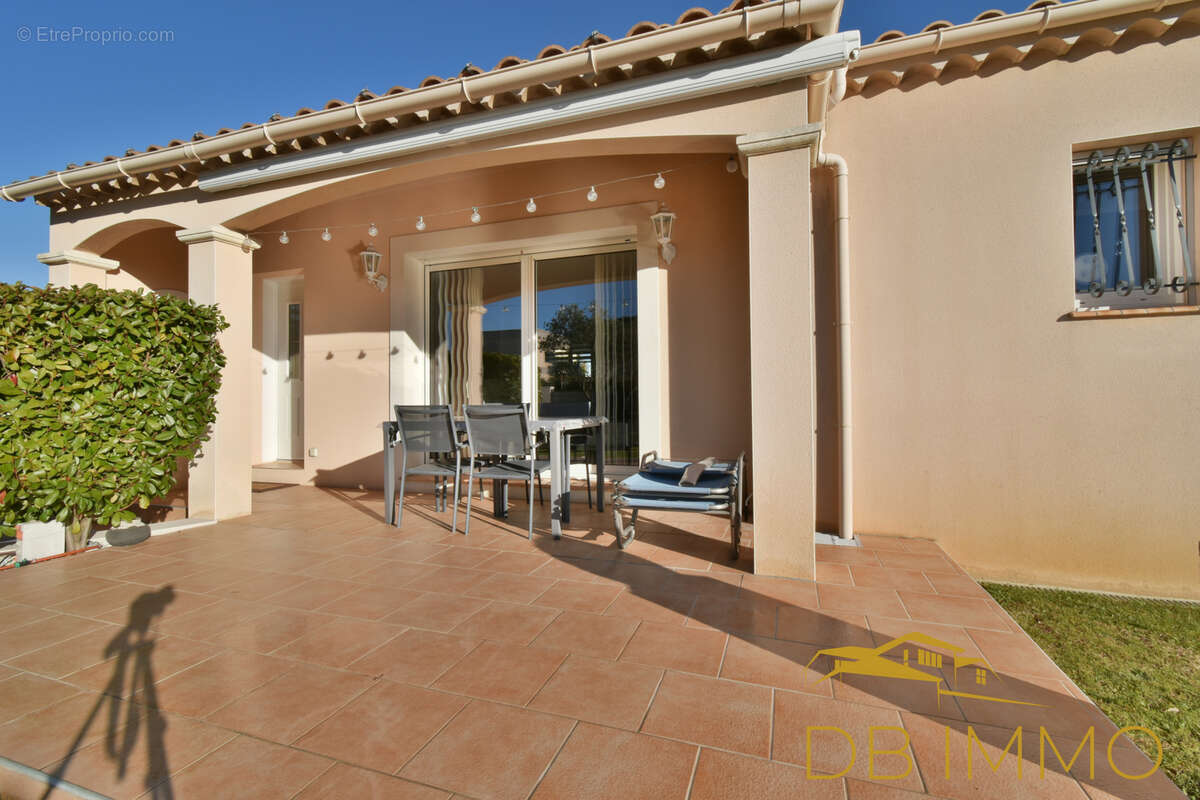 Maison à SAINT-LAURENT-DES-ARBRES