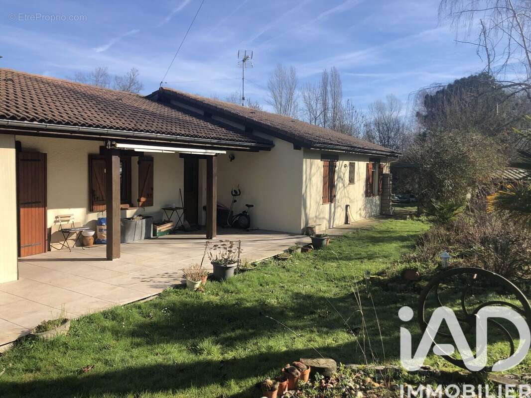 Maison 145 m² à Saint-Martin-De-Laye  - photo 2