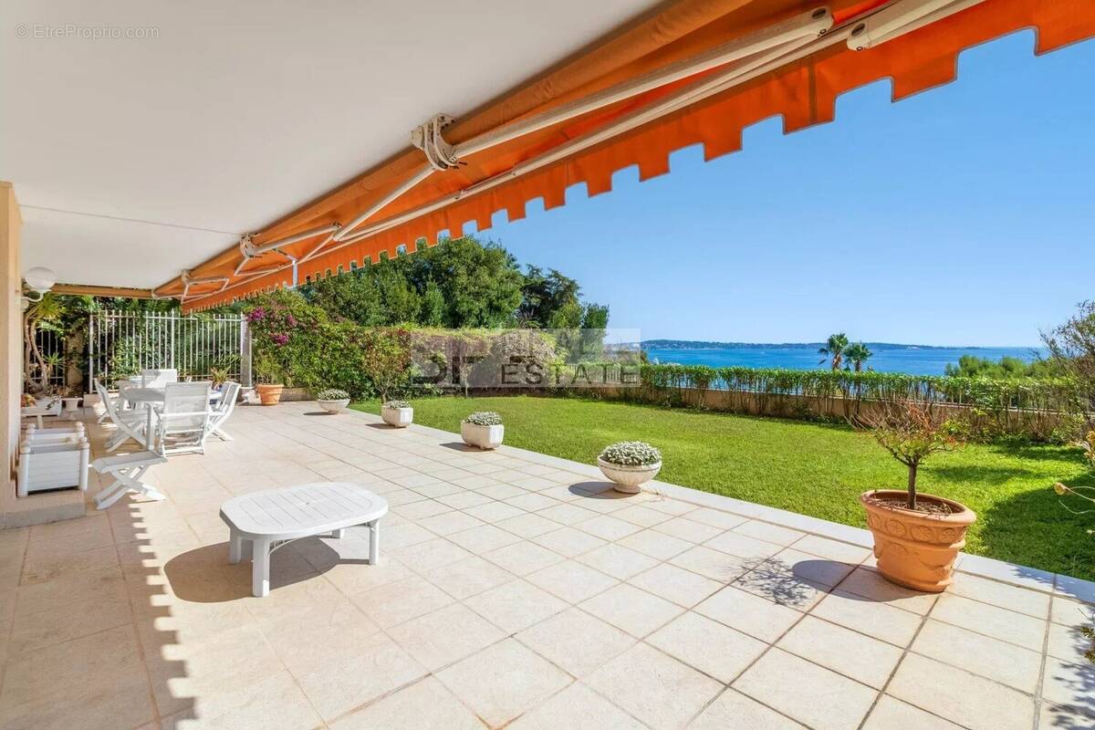 Appartement à VALLAURIS