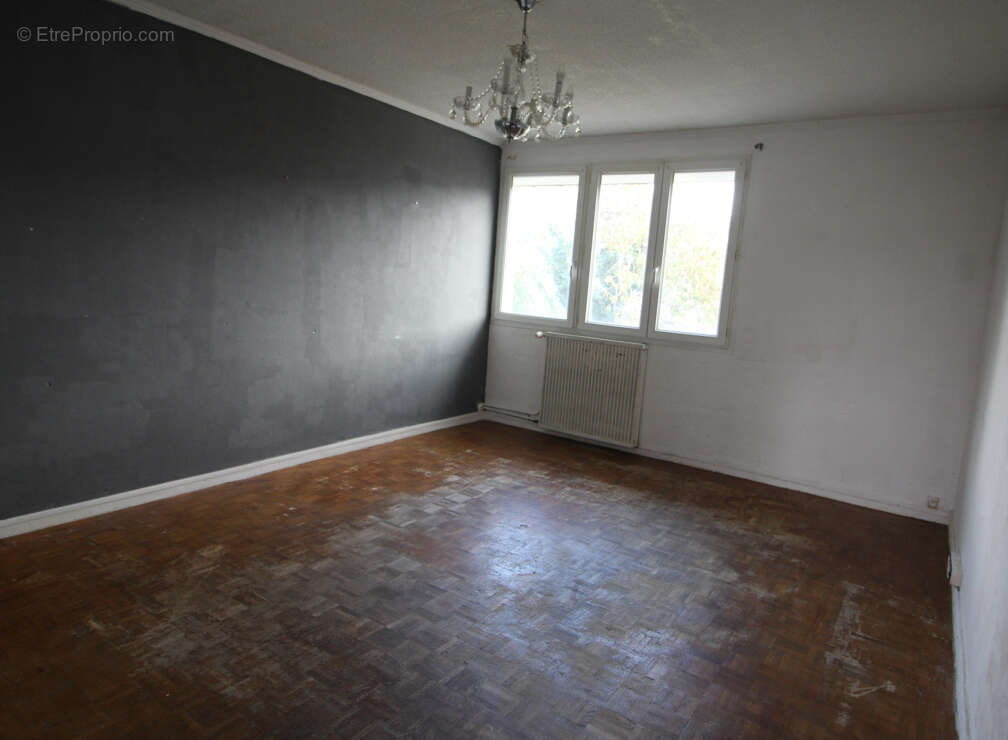 Appartement à VARENNES-VAUZELLES