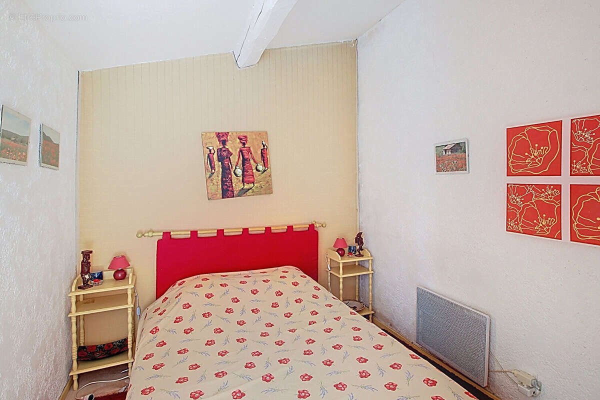 À VENDRE EN EXLUSIVITE!! Propriété  à TOURTOUR de 130m² + dépendance de 20m² + agrandissement possible + piscine le tout sur un  - photo 11