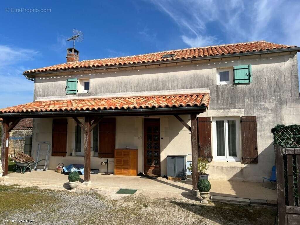 Maison à VILLEFAGNAN
