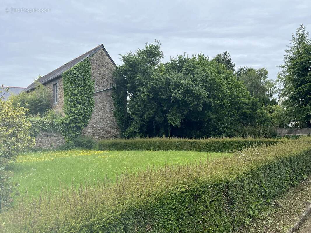 Terrain à LA VICOMTE-SUR-RANCE