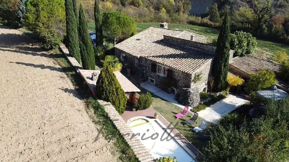 Maison à SAINT-MARTIN-SUR-LAVEZON