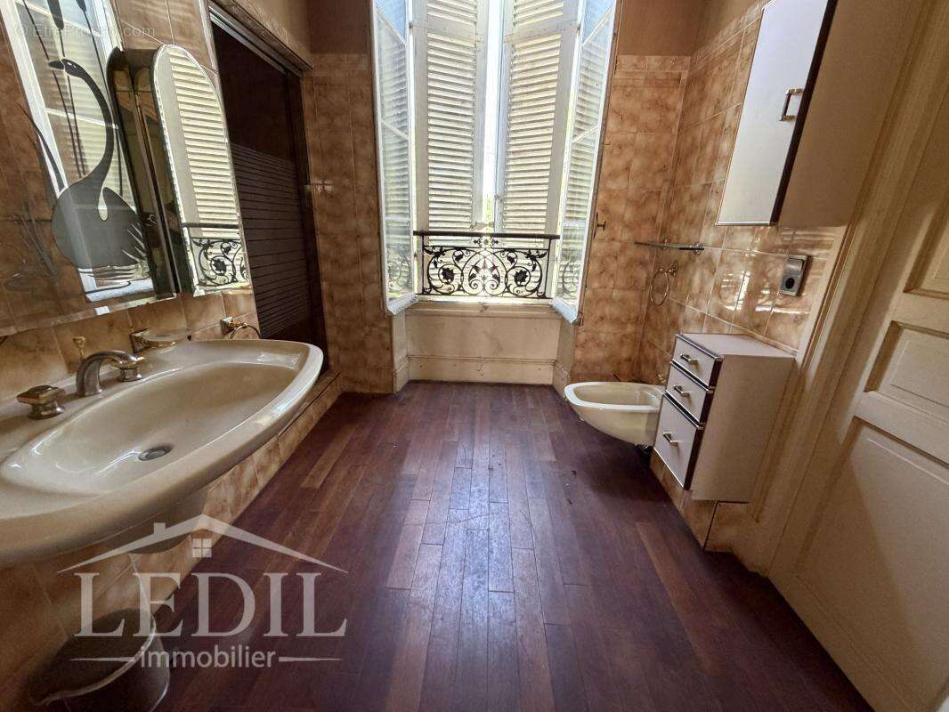 Belle demeure en ville av jardin, piscine, garage - photo 10