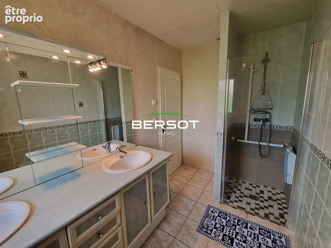 Maison de plain pied de 131 m² - 6 pièces, 3 chambres à Branne - photo 5