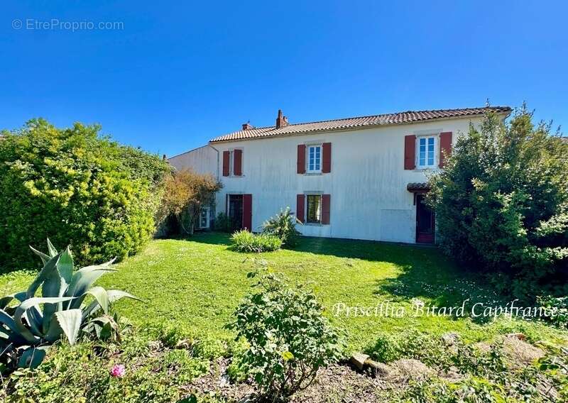 Grande maison familiale avec dépendances et fort potentiel d'aménagement - photo 13