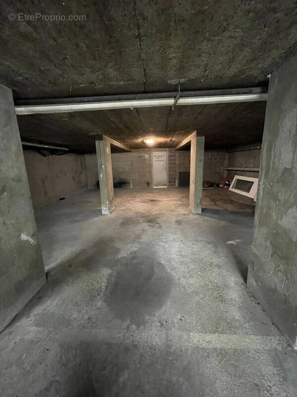 Parking à PARIS-15E