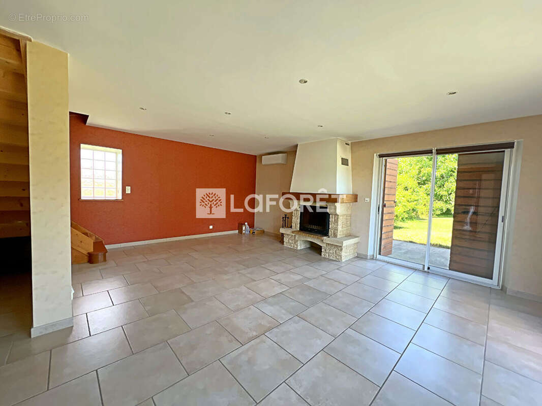 Maison à CORMORANCHE-SUR-SAONE