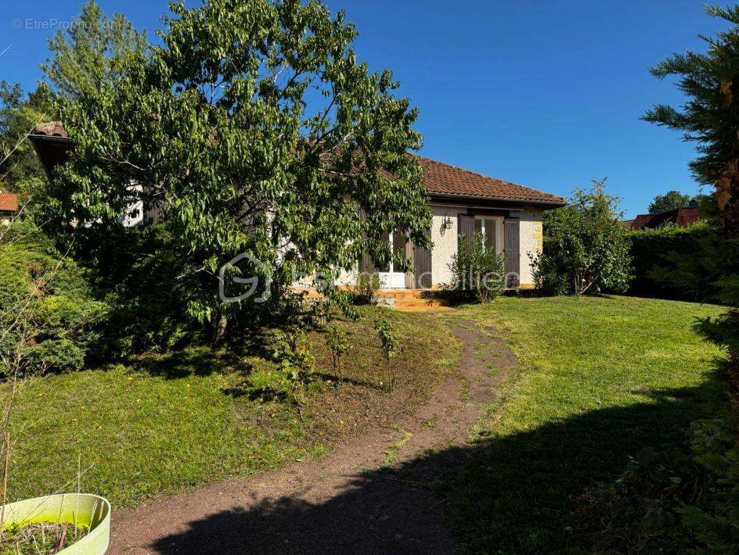 Maison à CHAMPCEVINEL