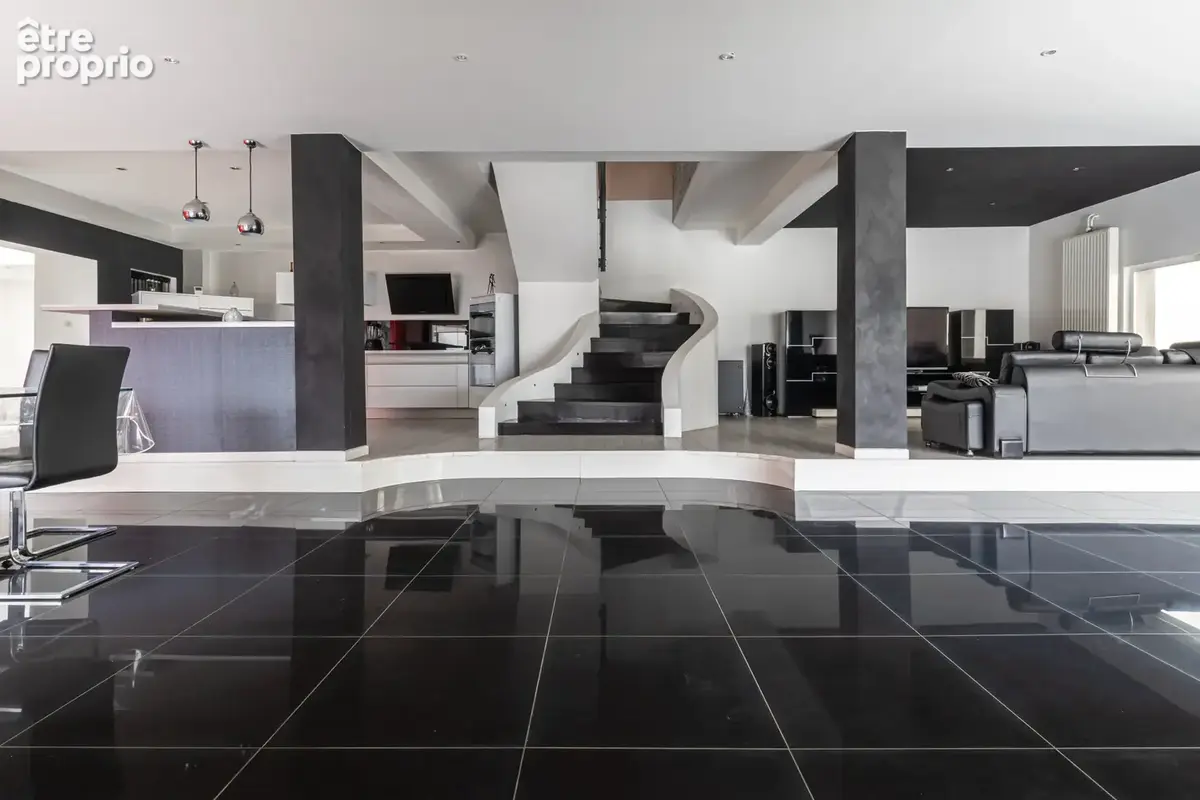 Maison de 212 m2 (intersection Rillieux/Caluire/Sathonay) avec Piscine - photo 5