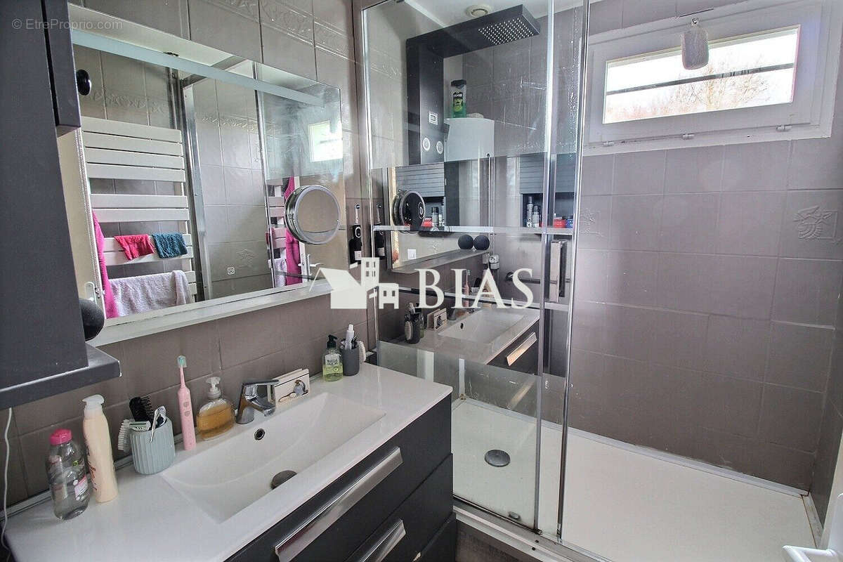 Maison à MANNEVILLE-SUR-RISLE