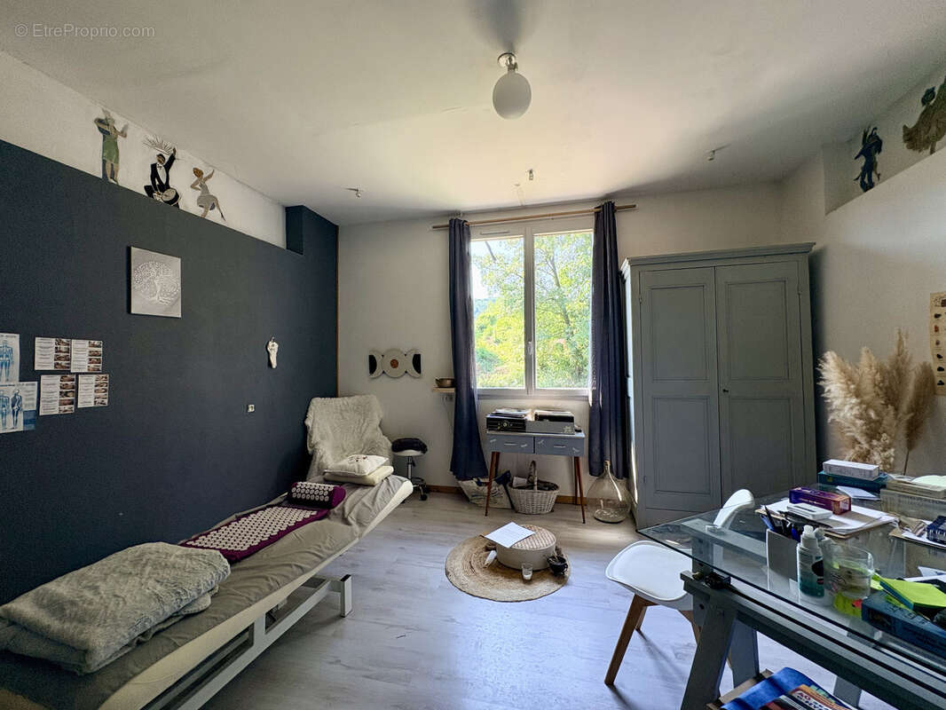 Ensemble immobilier au cœur du village de Saint Geoire en Valdaine - photo 6