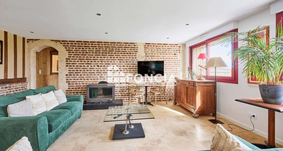 Maison à EQUEMAUVILLE