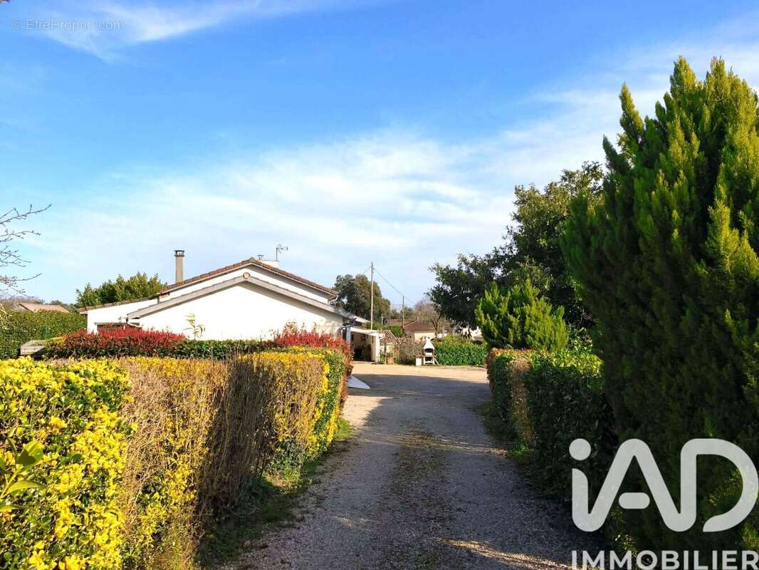 Maison 138 m² à Neuvicq  - photo 2