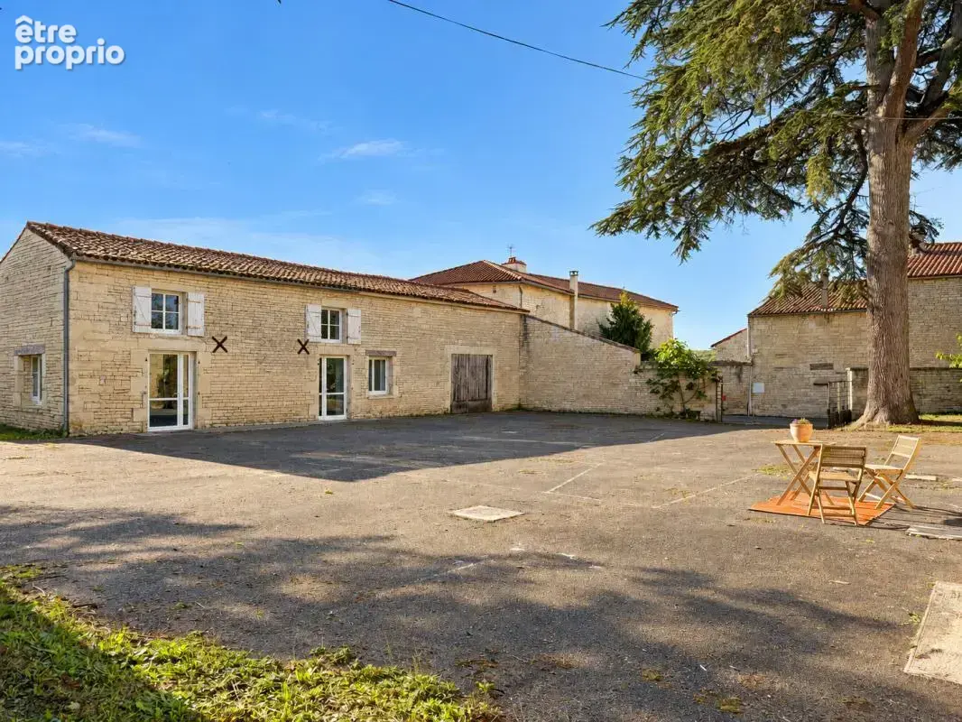 Tusson village de caractère : maison de 161 m2 avec plusieur - photo 8