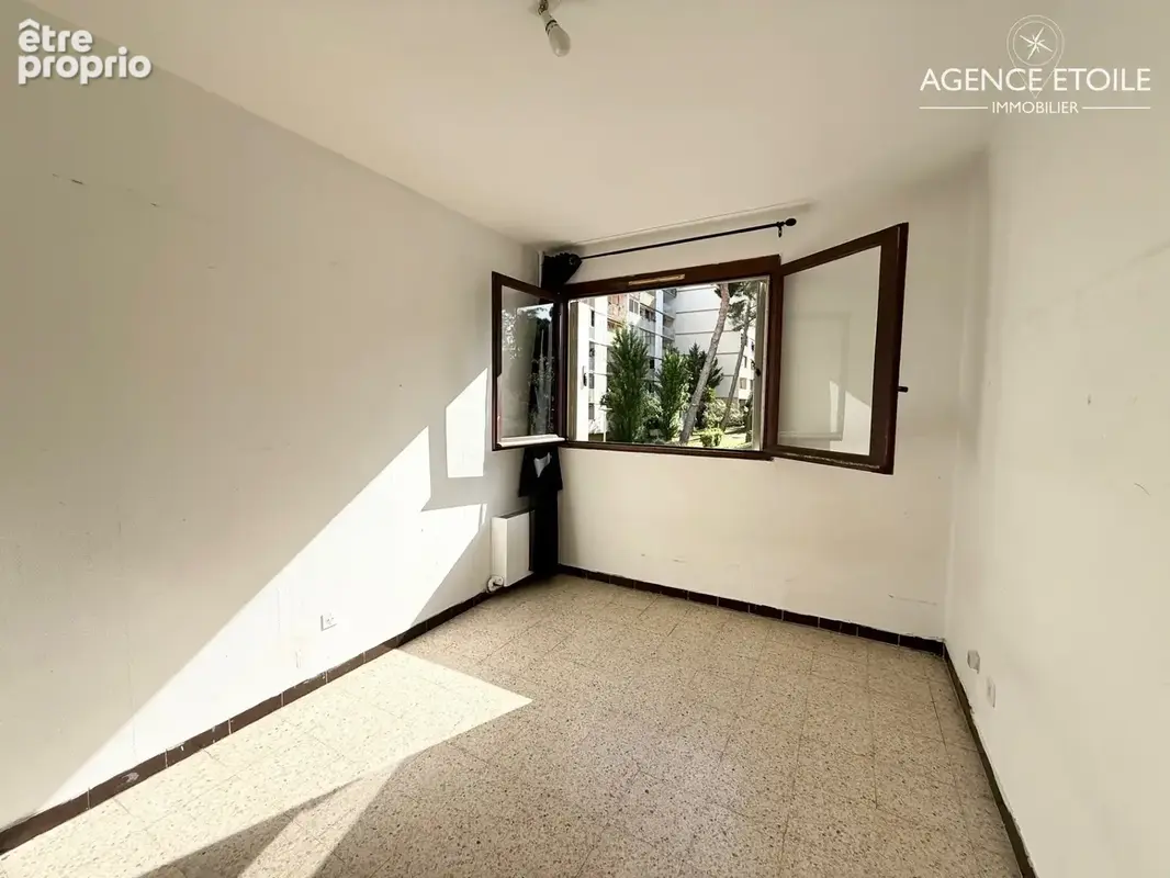 Marseille 12e   grand type 5 traversant de 95 m2   4 chambres   terrasse - loggia   place de parking privative - photo 9