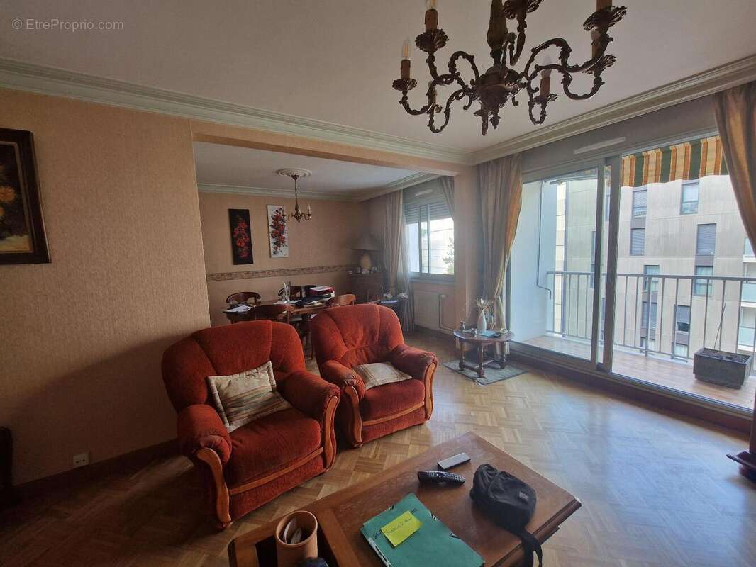   - Appartement à VILLEURBANNE