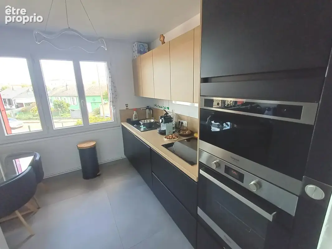 Bel Appartement entièrement rénové avec Garage,Cave et Balcon - photo 2