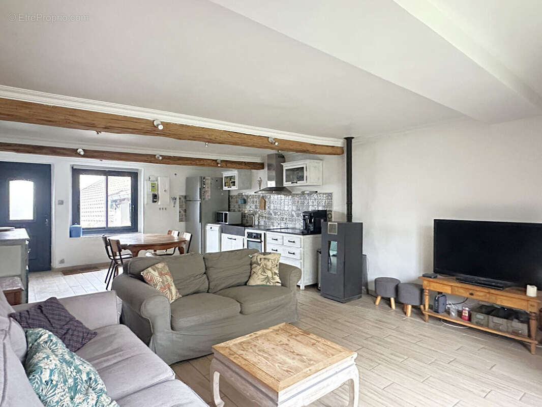 Maison à FOLLAINVILLE-DENNEMONT