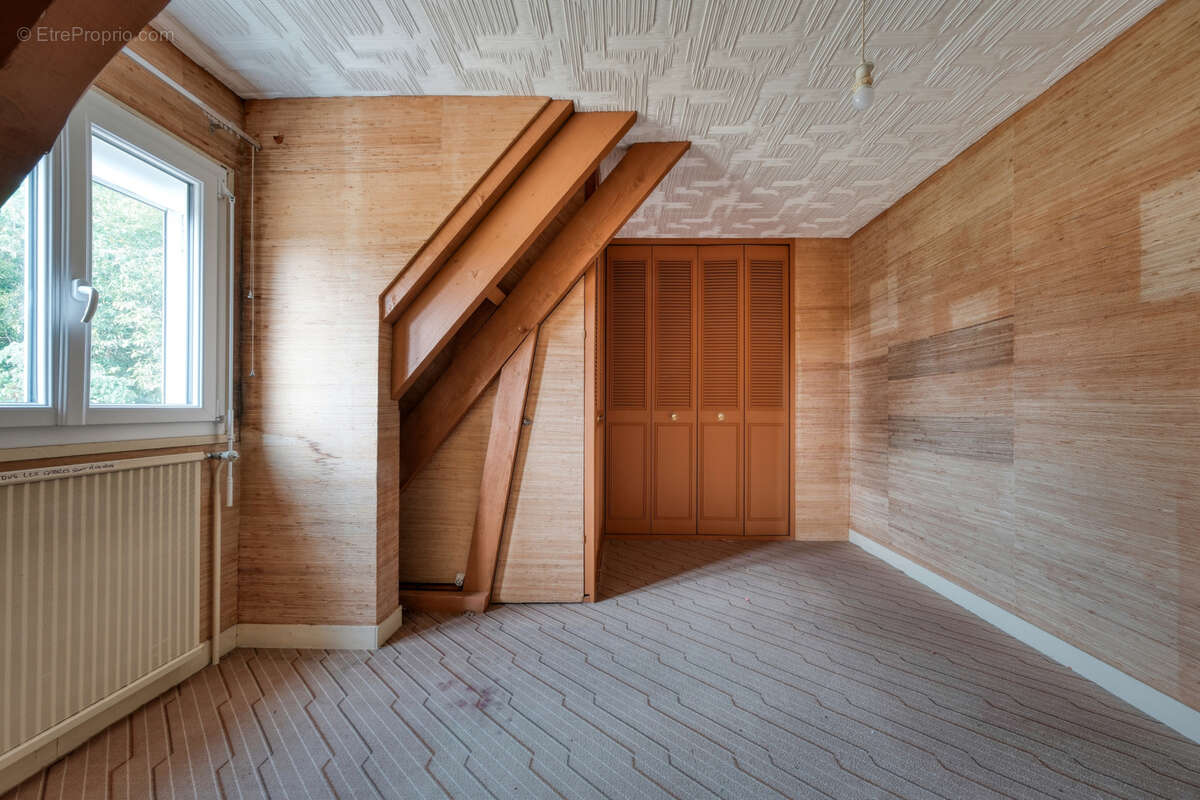 Maison familiale 10 pieces - 6 chambres - sous sol total - terrain de 1800m2 - photo 25
