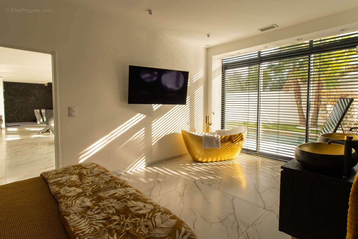 Villa prestigieuse T6 standing, piscine, garage, 100m de la mèr, Cap d'Agde, Golf - AGDE - photo 16