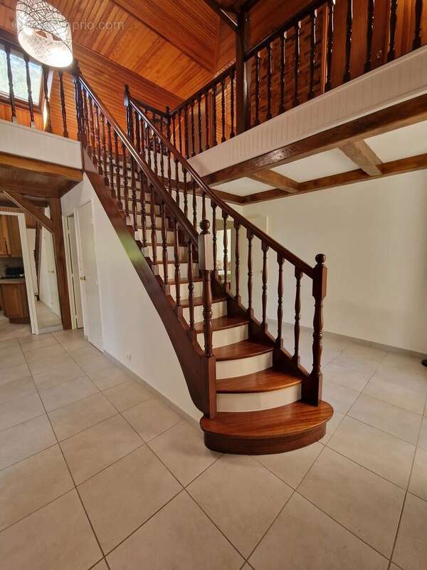 Maison à VOISINS-LE-BRETONNEUX