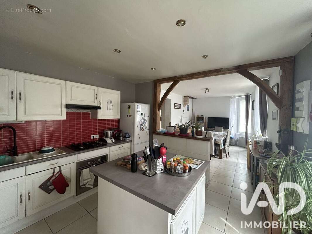 Maison 94 m² à Doue-La-Fontaine  - photo 5