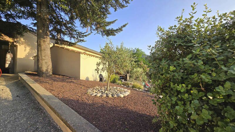 Maison à SAINT-FORTUNAT-SUR-EYRIEUX