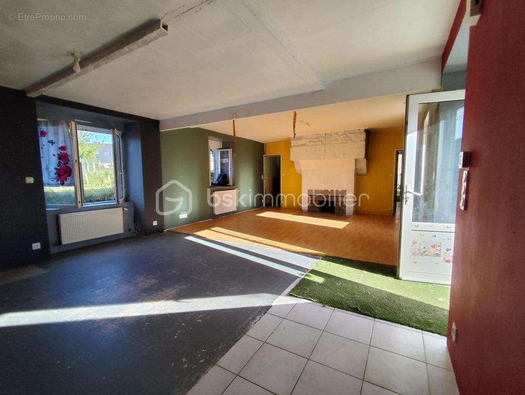 Maison à SAINT-ELLIER-DU-MAINE