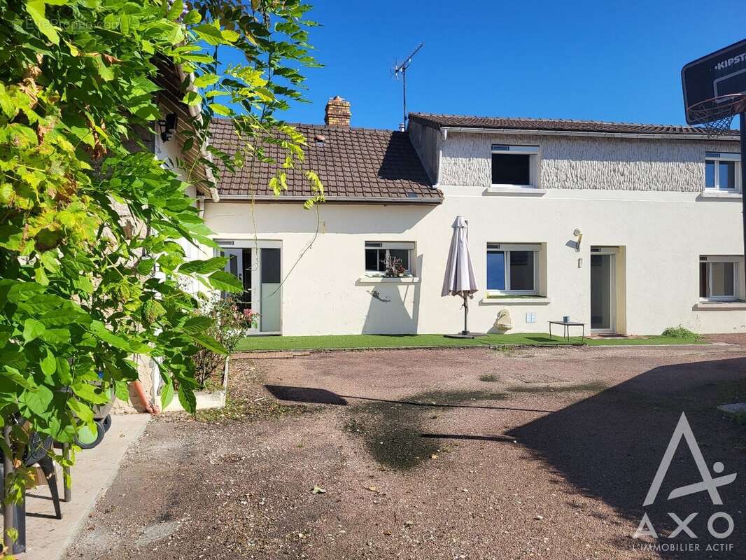 Maison à GIROLLES