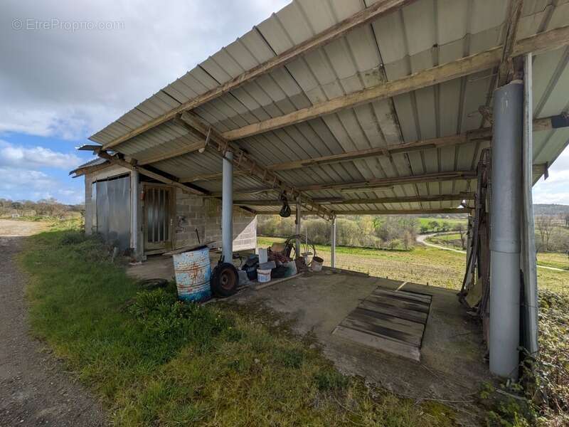 Kernascleden propriété composée d'une maison à usage d'habitation de 6 pièces 178 m² envion un hangar de 161m² envion, une ancie - photo 31