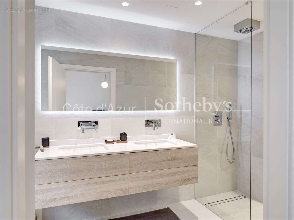 Appartement à VALLAURIS
