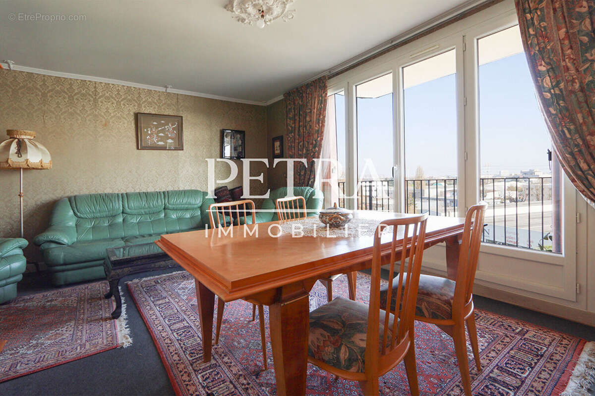 Appartement à FRESNES
