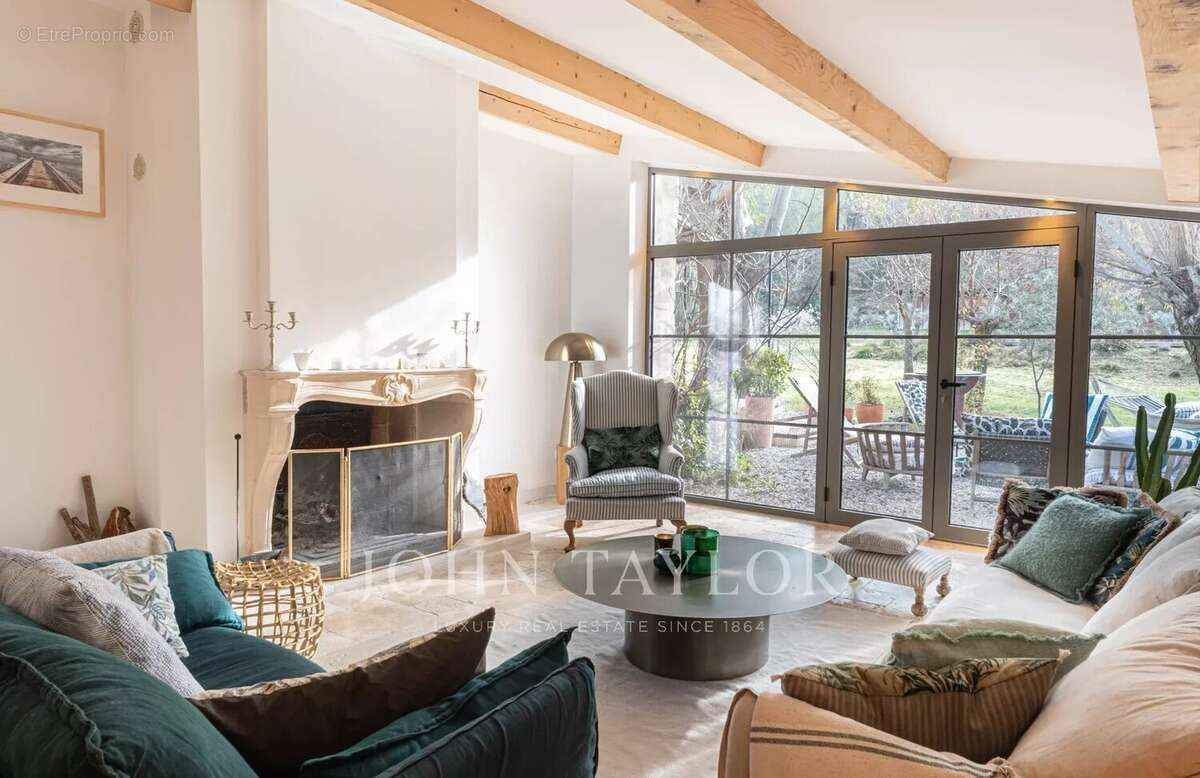 Maison à VAUVENARGUES